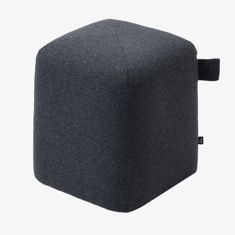 Pufa CALMA ciemnoszara – stabilność, siła, ponadczasowy styl