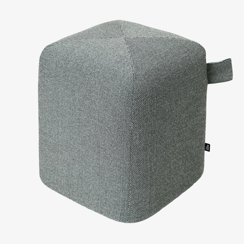 Pufa CALMA czarno-biała – kontrast, równowaga, elegancja