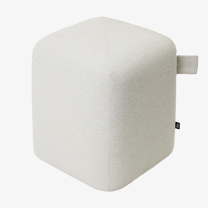 Pufa CALMA jasno beżowa – subtelność, harmonia, elegancja