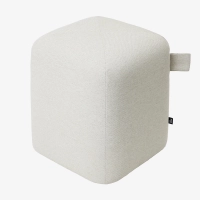 Pufa CALMA jasno beżowa – subtelność, harmonia, elegancja