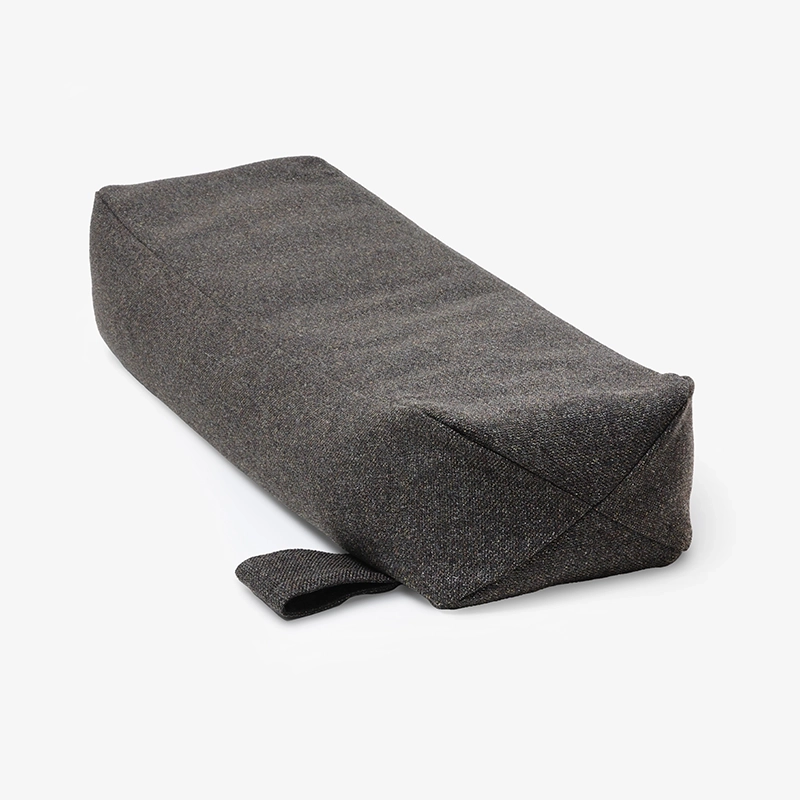 Wałek do jogi i medytacji CALMA brązowy – stabilność, ziemia, łuska gryczana Wałek do jogi i medytacji CALMA brązowy – stabilność, ziemia, łuska gryczana