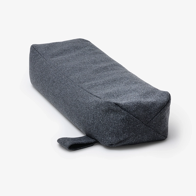 Wałek do jogi i medytacji CALMA ciemno szary – stabilność, elegancja, łuska gryczana