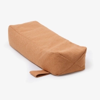 Wałek do jogi i medytacji CALMA pomarańczowy – kreatywność, ergonomia, łuska gryczana