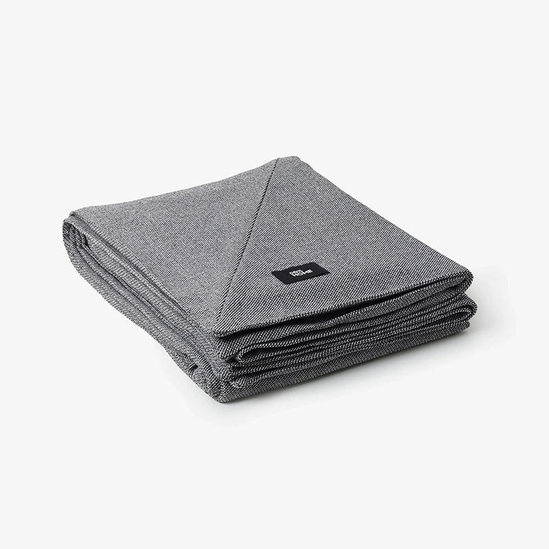 Koc do jogi i medytacji CALMA biało-czarny – harmonia, kontrast, równowaga