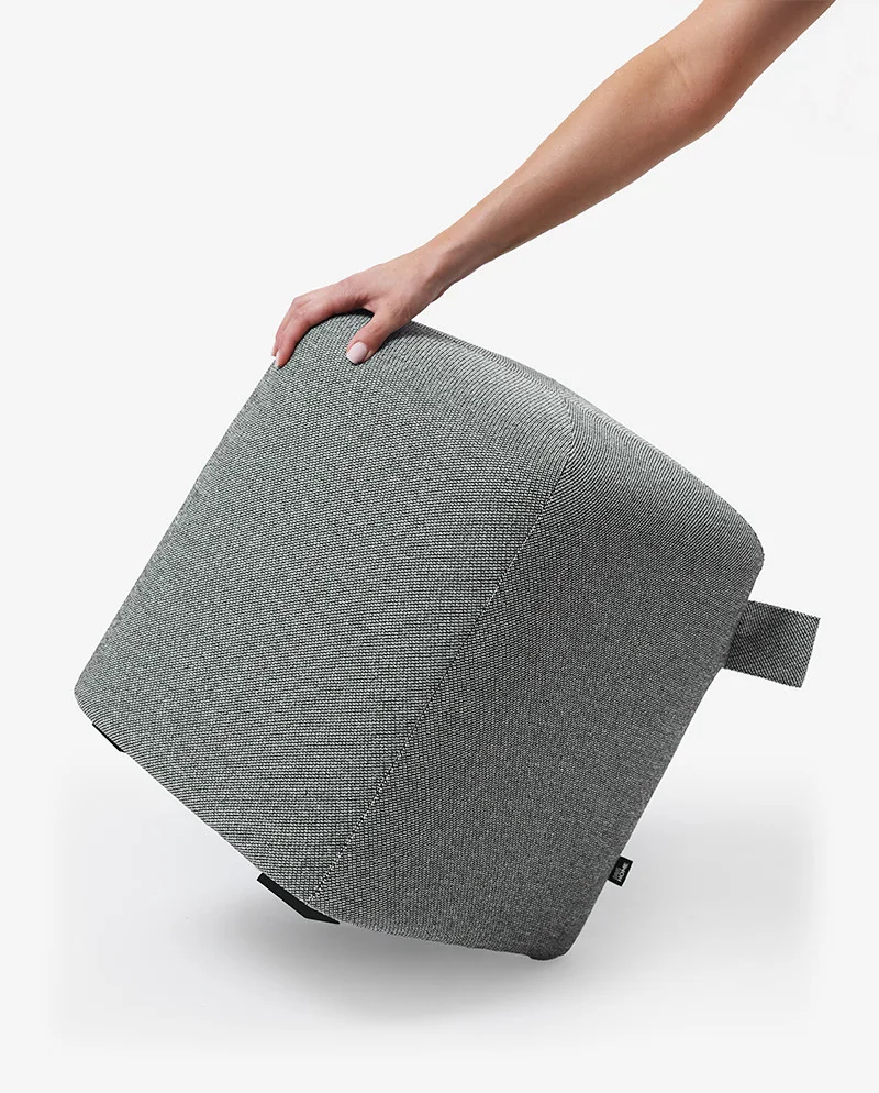 Pufa CALMA czarno-biała – kontrast, równowaga, elegancja