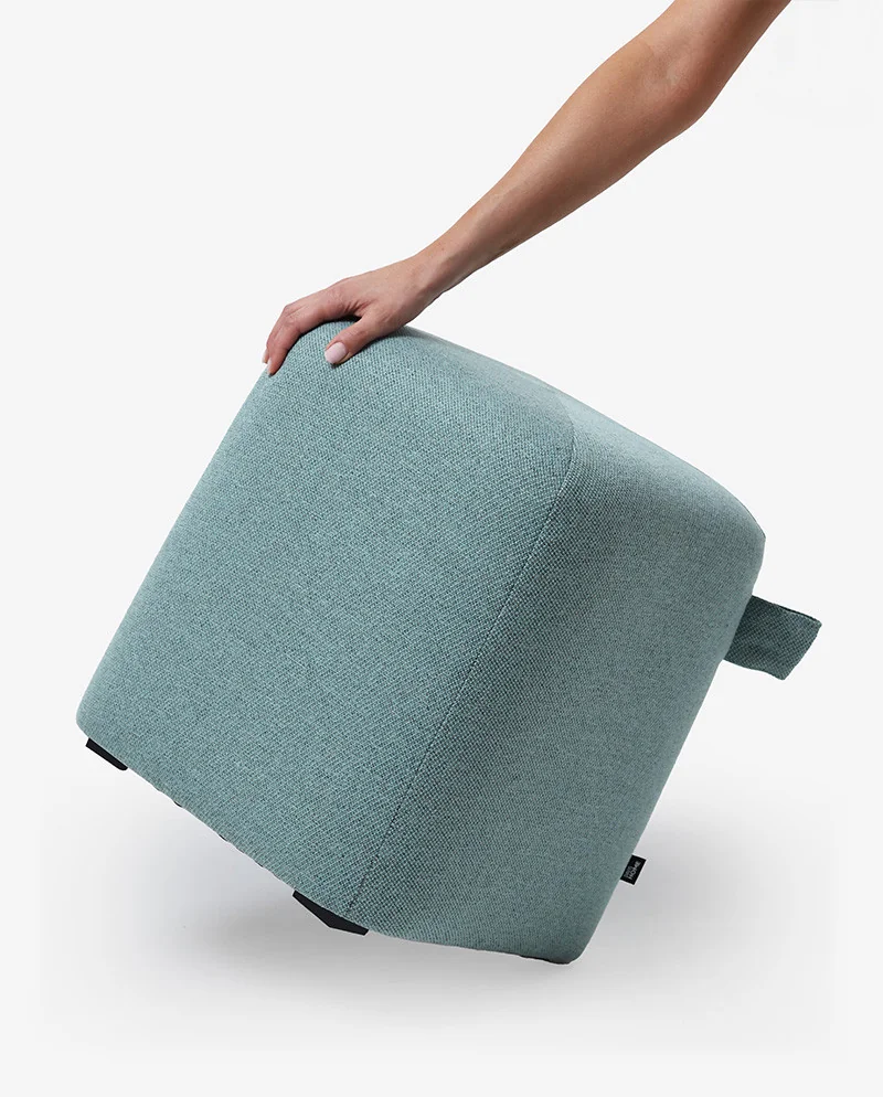 Pufa CALMA niebieska – spokój, harmonia, elegancja