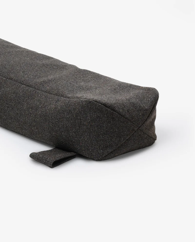 Wałek do jogi i medytacji CALMA brązowy – stabilność, ziemia, łuska gryczana