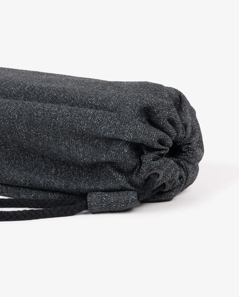 Pokrowiec na matę do jogi CALMA ciemnoszary – stabilność, siła, elegancja