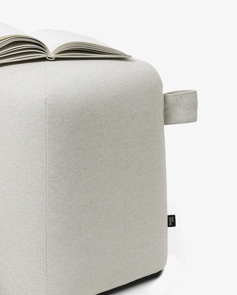 Pufa CALMA jasno beżowa – subtelność, harmonia, elegancja