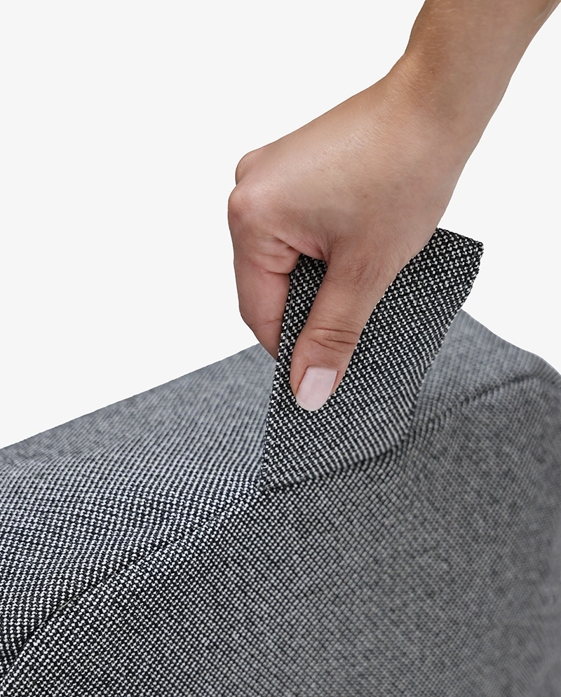 Poduszka do medytacji CALMA biało-czarna – harmonia, ergonomia, łuska gryczana