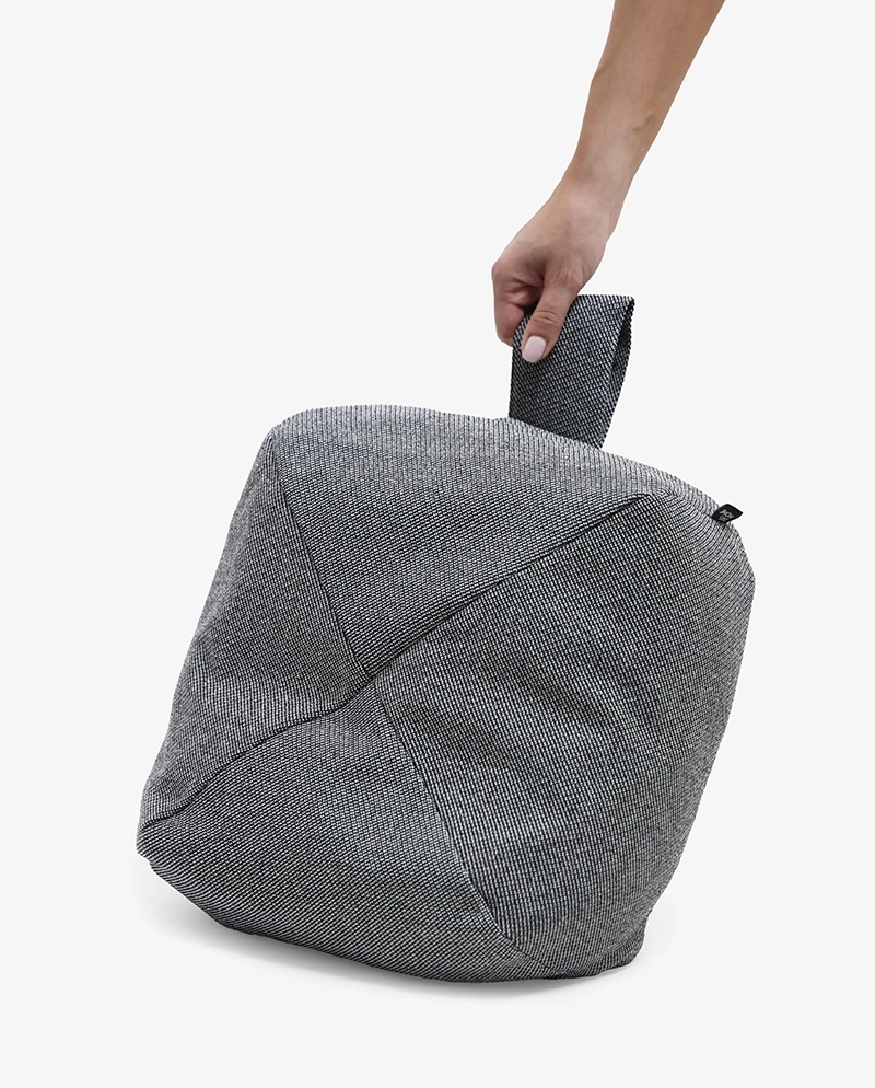 Poduszka do medytacji CALMA biało-czarna – harmonia, ergonomia, łuska gryczana